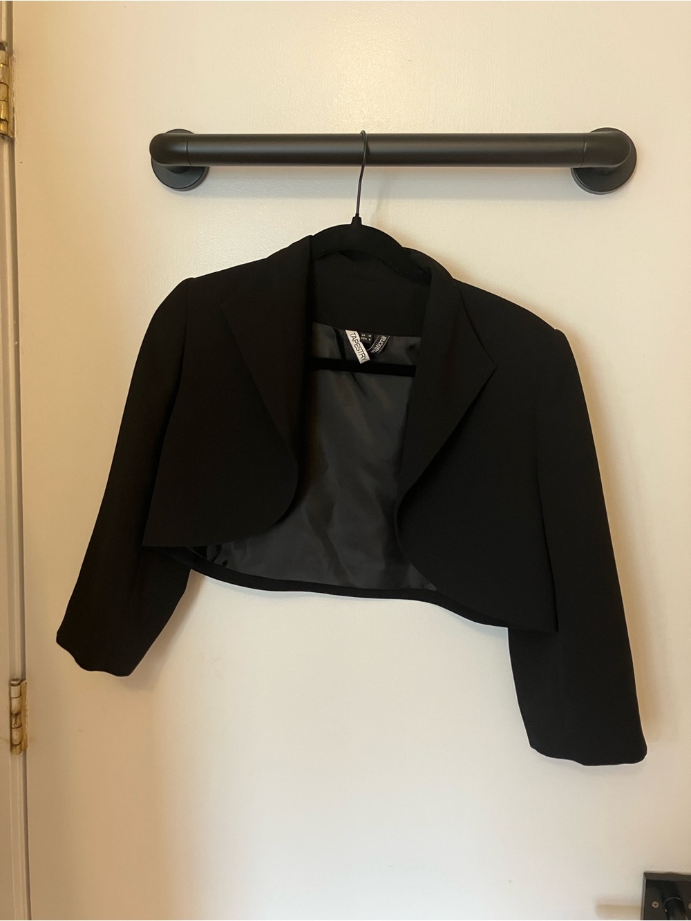 Tapestry International Women’s Black Cropped Blazer Jacket, Size 8 (Small)
